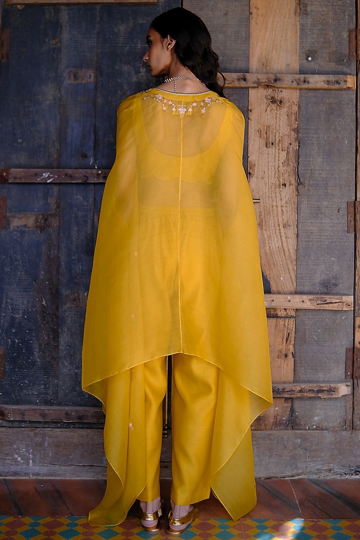 Yellow Embroidered Cape Set by Shikha Mehta at Pernia's Pop Up Shop