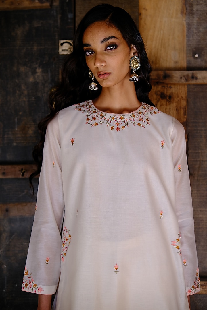 Ivory Embroidered Kurta Set by Shikha Mehta at Pernia's Pop Up Shop