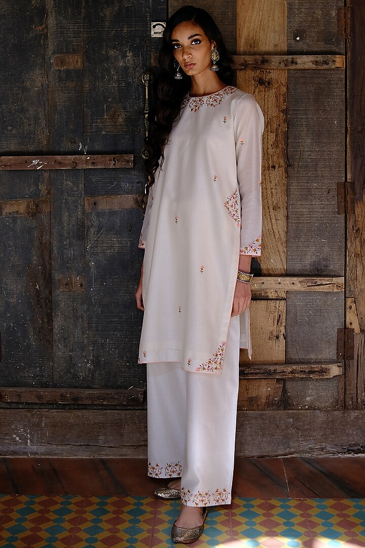 Ivory Embroidered Kurta Set by Shikha Mehta at Pernia's Pop Up Shop