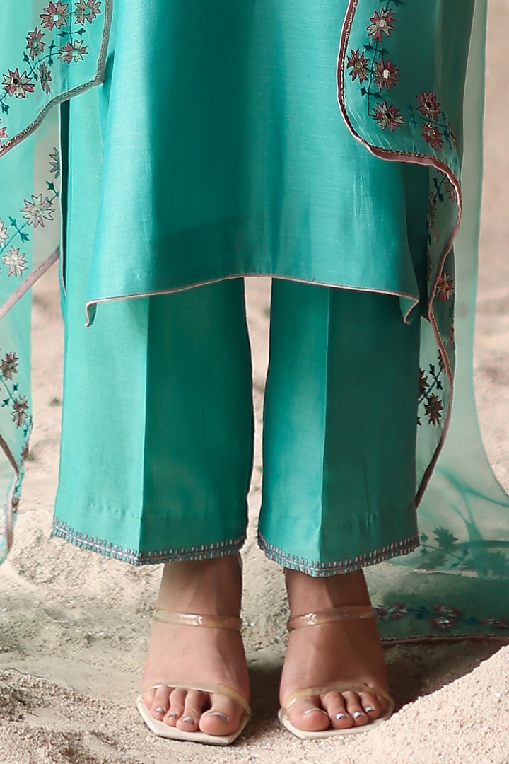 Turquoise Silk Chanderi Thread Embroidered Kurta Set by Shikha Mehta at Pernia's Pop Up Shop