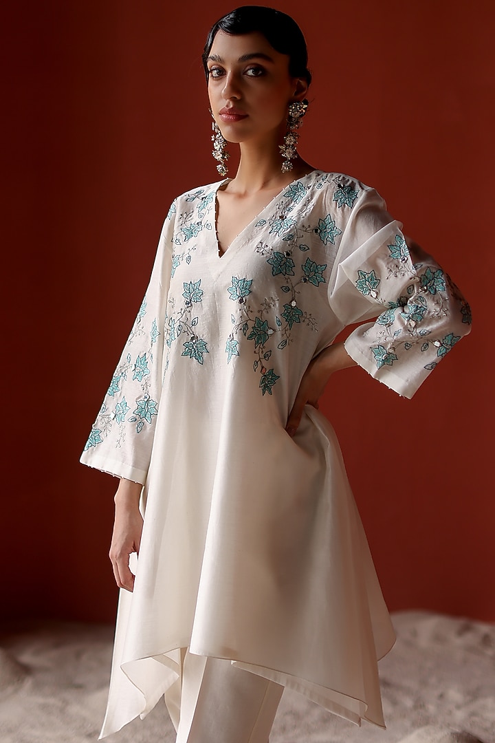 Ivory Silk Chanderi Thread Embroidered Co-Ord Set by Shikha Mehta at Pernia's Pop Up Shop