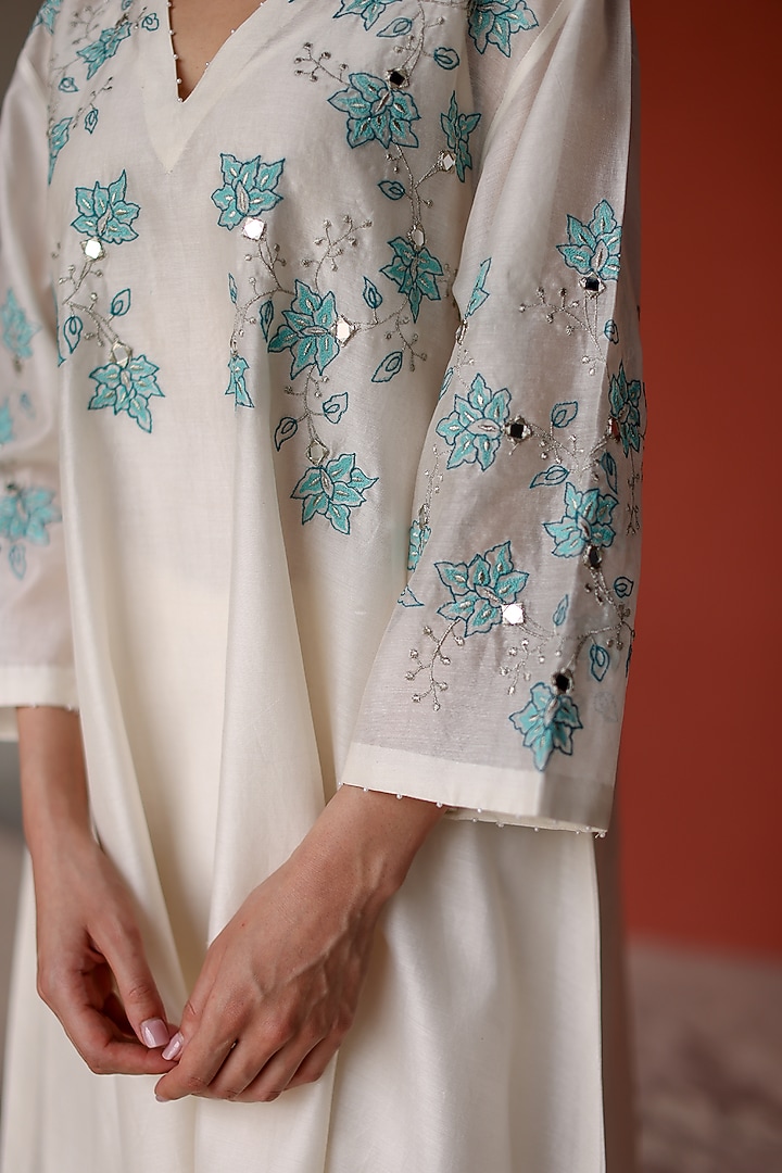 Ivory Silk Chanderi Thread Embroidered Co-Ord Set by Shikha Mehta at Pernia's Pop Up Shop