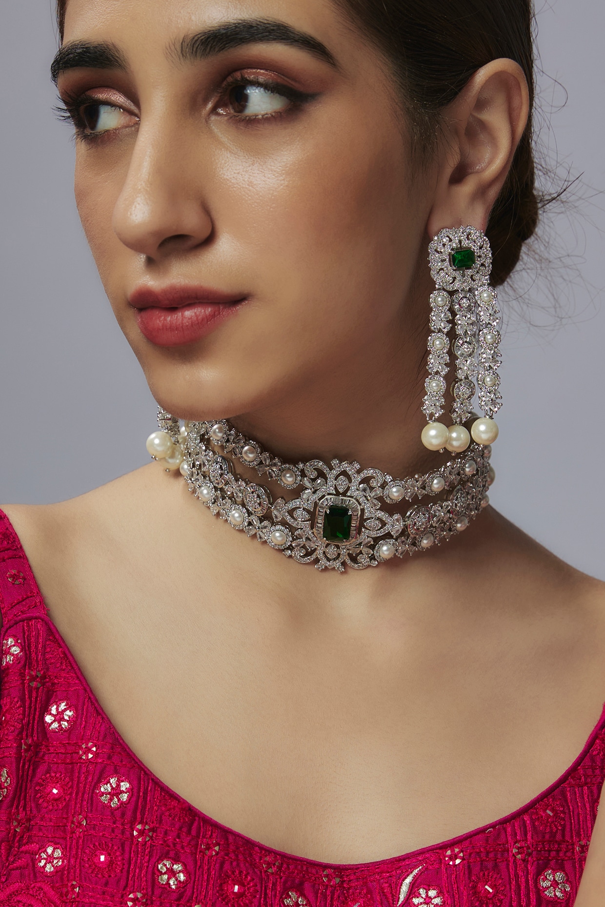 アクセサリー shermer necklace White Finish Emerald Stone & Zircon Choker Necklace Set by
