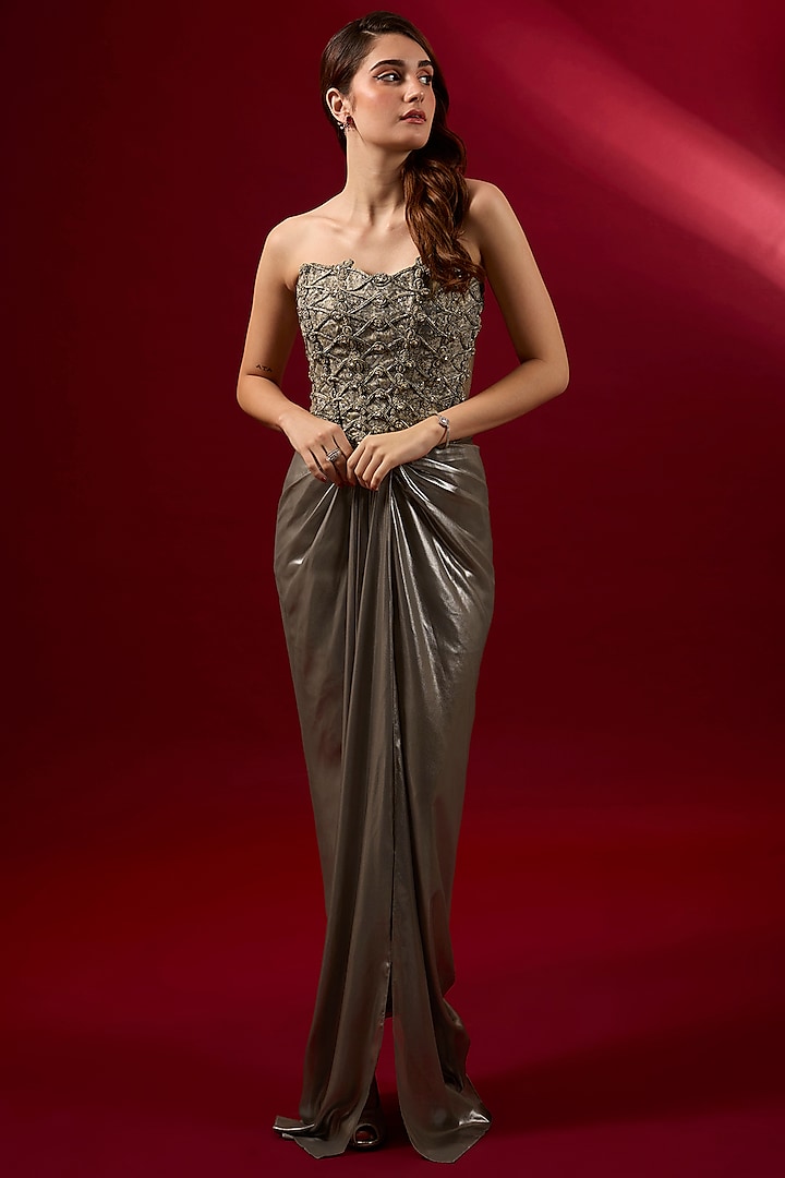 Grey Metallic Foil Chiffon Embellished Gown Saree by Shantnu & Nikhil at Pernia's Pop Up Shop