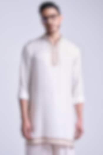 Off-White Silk Twill Striped Kurta by S&N by Shantnu Nikhil Men at Pernia's Pop Up Shop