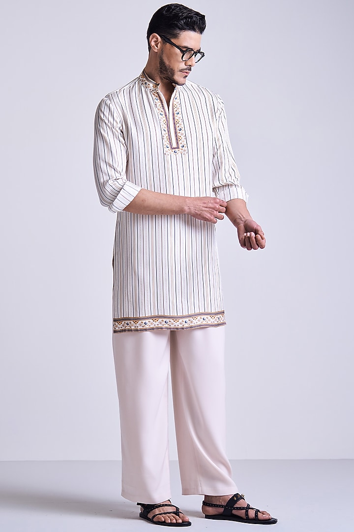 Off-White Silk Twill Striped Kurta by S&N by Shantnu Nikhil Men at Pernia's Pop Up Shop
