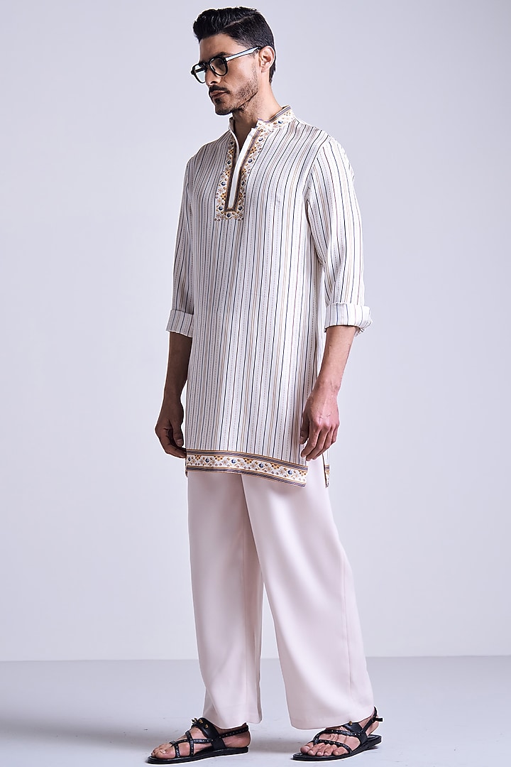 Off-White Silk Twill Striped Kurta by S&N by Shantnu Nikhil Men at Pernia's Pop Up Shop