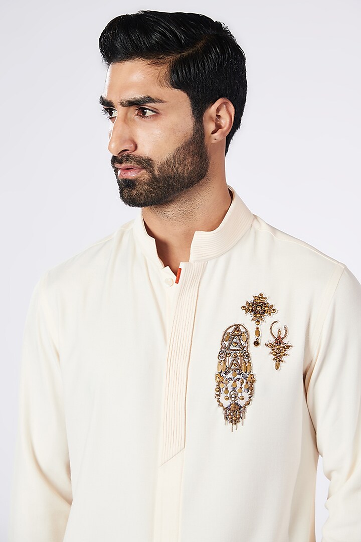 Buy S&N by Shantnu Nikhil Men Off-White Terylene & Viscose Embroidered ...