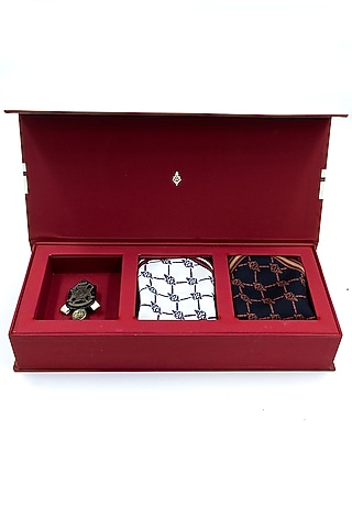 Black & Off-White Silk Printed Pocket Square & Brooch Gift Set Of 3 by S&N by Shantnu Nikhil Men