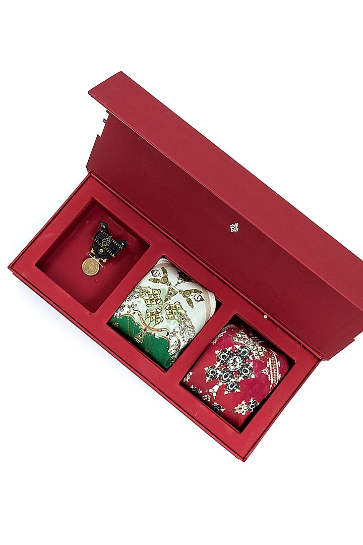 Multi-Colored Silk Printed Pocket Square & Brooch Gift Set Of 3 by S&N by Shantnu Nikhil Men