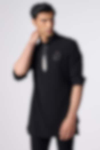 Black Suiting Brushed Kurta by S&N by Shantnu Nikhil Men at Pernia's Pop Up Shop