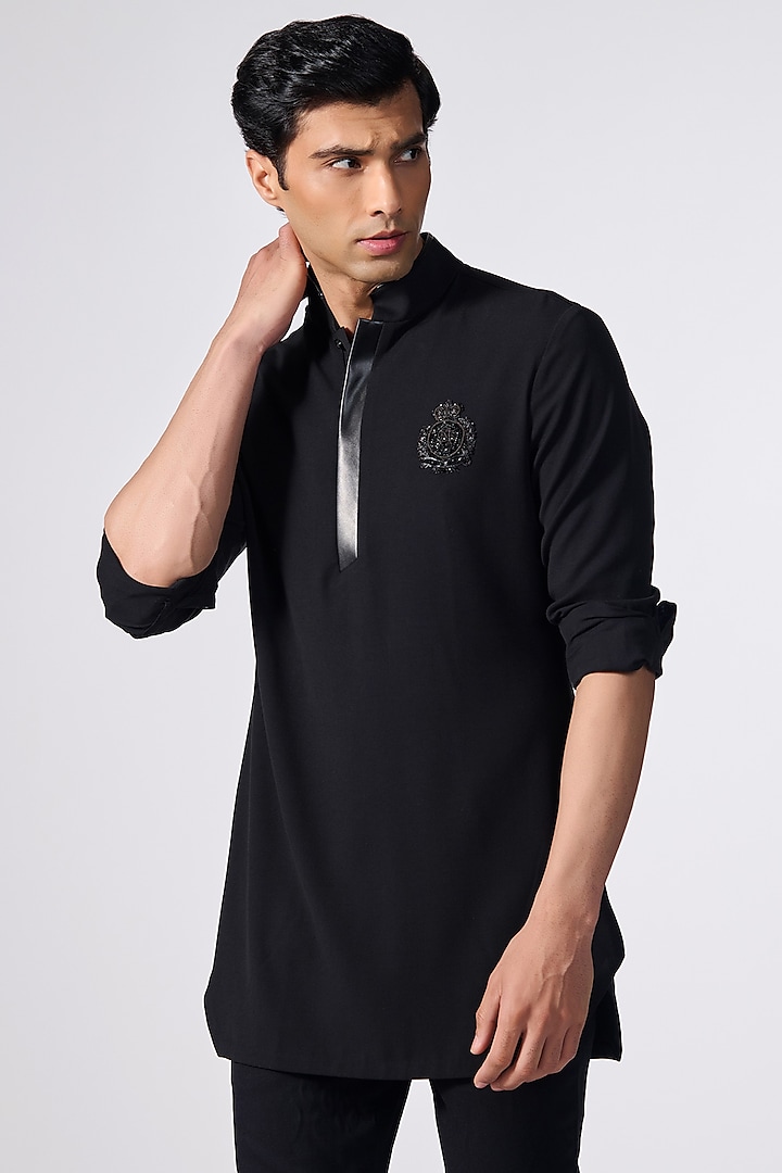 Black Suiting Brushed Kurta by S&N by Shantnu Nikhil Men at Pernia's Pop Up Shop