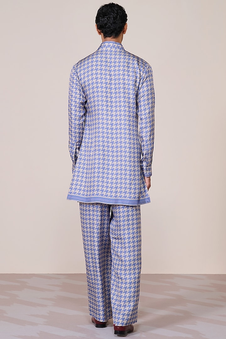 Racer Blue Silk Twill Houndstooth Printed Kurta by S&N by Shantnu Nikhil Men at Pernia's Pop Up Shop