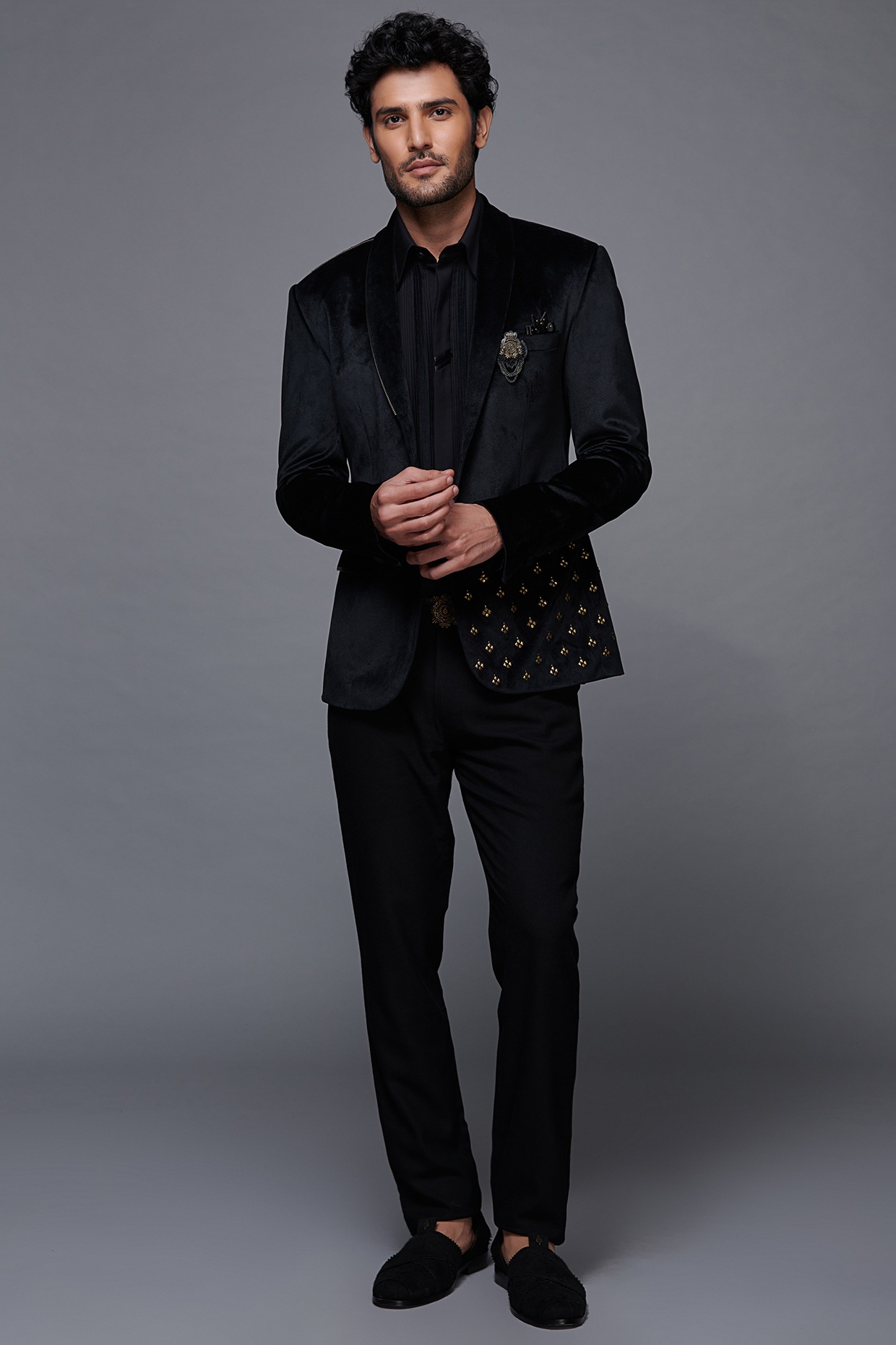 Buy S&N By Shantnu Nikhil Men Black Velvet Embellished Jacket At Pernia ...