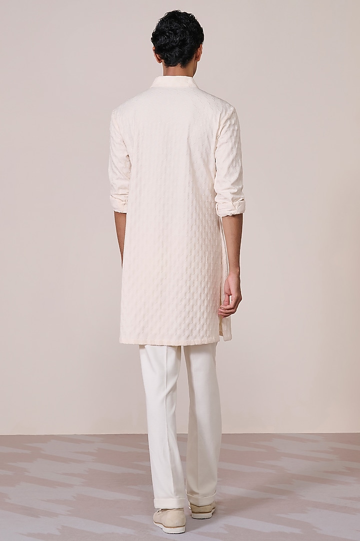 Off-White Brushed Suiting Blend Kurta by S&N by Shantnu Nikhil Men at Pernia's Pop Up Shop