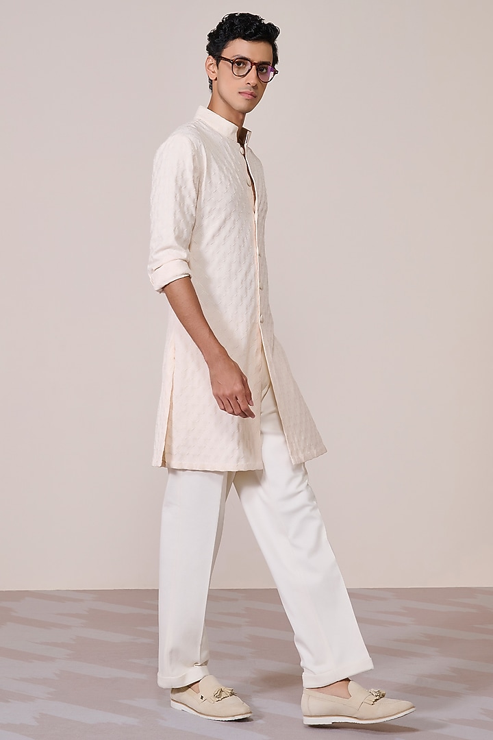 Off-White Brushed Suiting Blend Kurta by S&N by Shantnu Nikhil Men at Pernia's Pop Up Shop