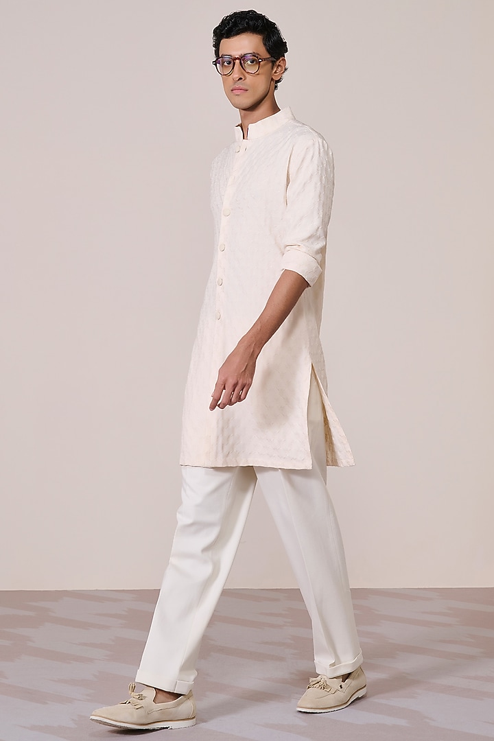 Off-White Brushed Suiting Blend Kurta by S&N by Shantnu Nikhil Men at Pernia's Pop Up Shop