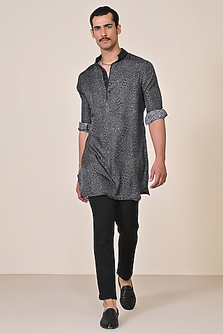 ` Grey Silk Twill Leopard Printed Kurta by S&N by Shantnu Nikhil Men