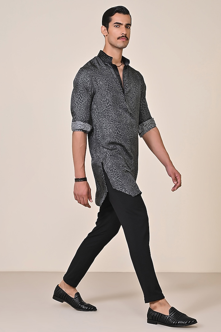 ` Grey Silk Twill Leopard Printed Kurta by S&N by Shantnu Nikhil Men at Pernia's Pop Up Shop