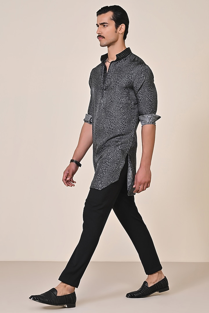 ` Grey Silk Twill Leopard Printed Kurta by S&N by Shantnu Nikhil Men at Pernia's Pop Up Shop