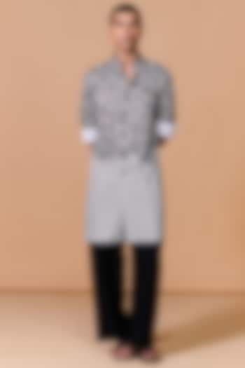 Grey Crepe Jersey Printed Kurta by S&N by Shantnu Nikhil Men at Pernia's Pop Up Shop