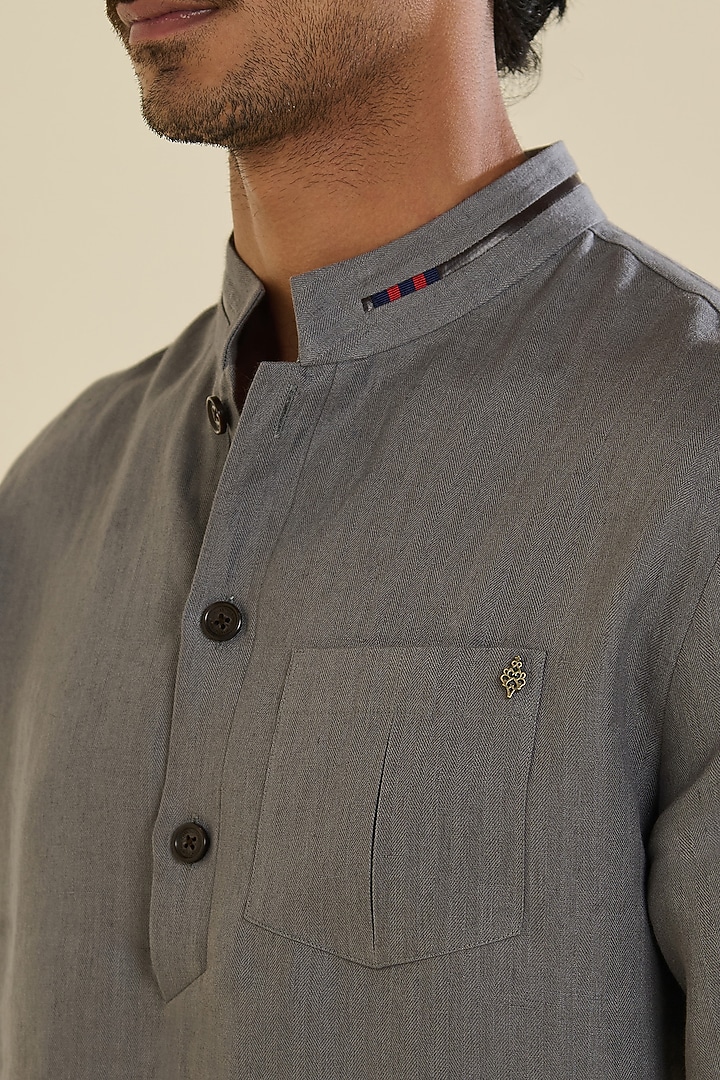 Grey Linen Kurta by S&N by Shantnu Nikhil Men at Pernia's Pop Up Shop
