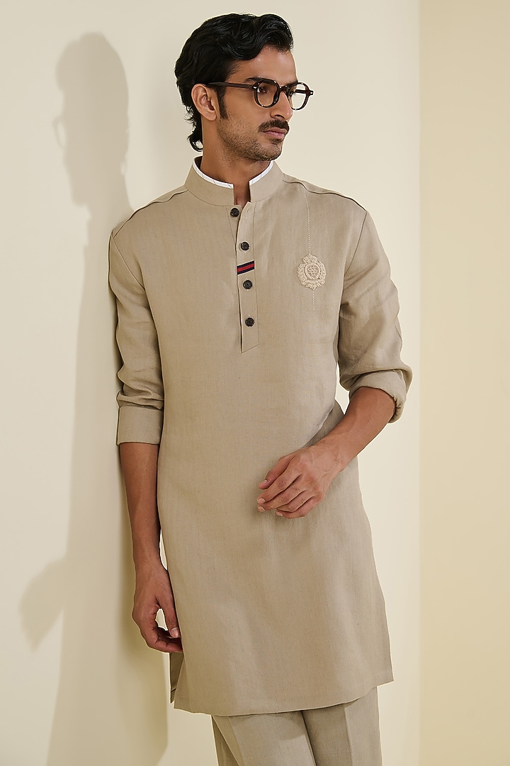 Beige Linen Kurta by S&N by Shantnu Nikhil Men at Pernia's Pop Up Shop