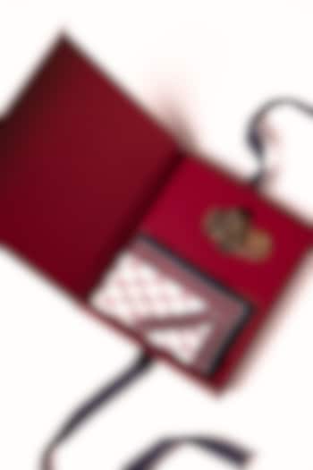 Red Metal & Silk Twill Gift Set by S&N by Shantnu Nikhil Men at Pernia's Pop Up Shop