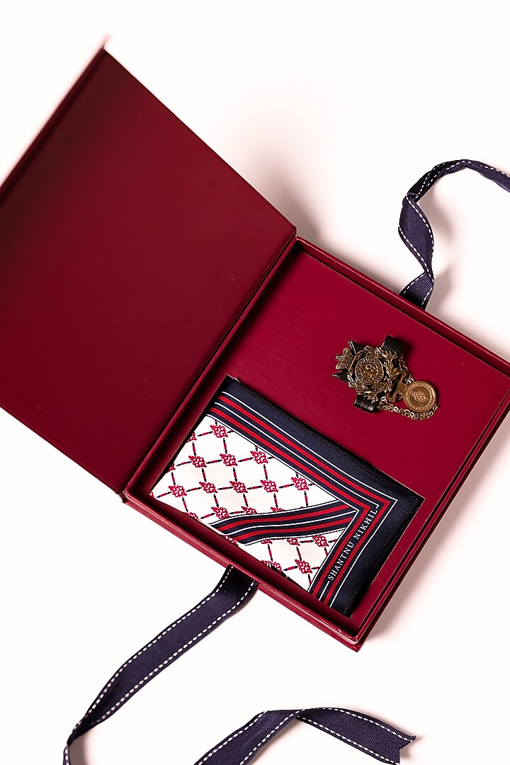Red Metal & Silk Twill Gift Set by S&N by Shantnu Nikhil Men at Pernia's Pop Up Shop