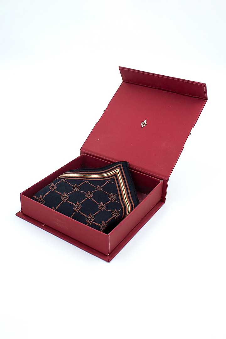 Black Twill Silk Printed Pocket Square by S&N by Shantnu Nikhil Men at Pernia's Pop Up Shop