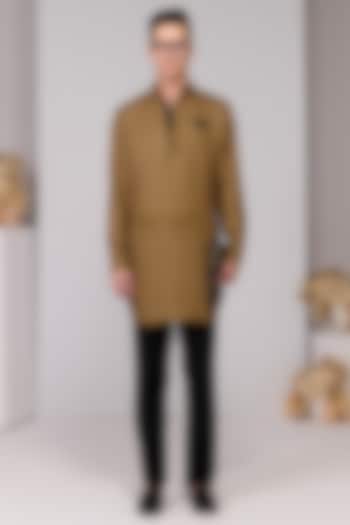 Black & Gold Silk Twill Printed Kurta by S&N by Shantnu Nikhil Men at Pernia's Pop Up Shop