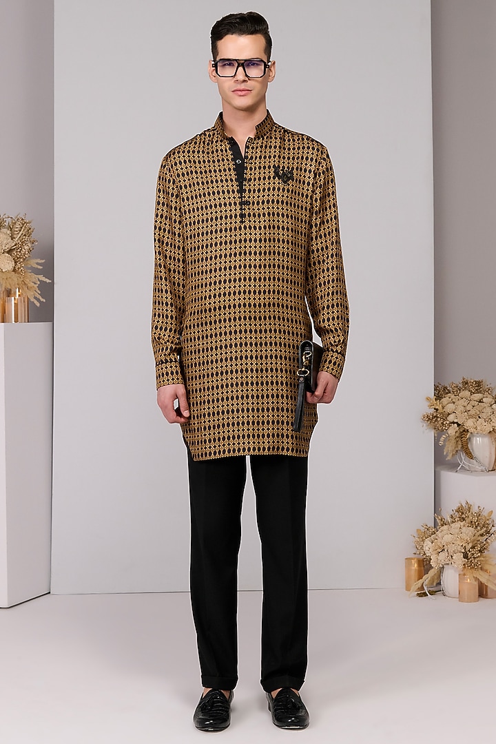Black & Gold Silk Twill Printed Kurta by S&N by Shantnu Nikhil Men at Pernia's Pop Up Shop