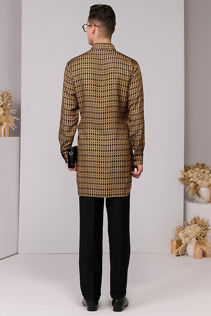 Black & Gold Silk Twill Printed Kurta by S&N by Shantnu Nikhil Men at Pernia's Pop Up Shop
