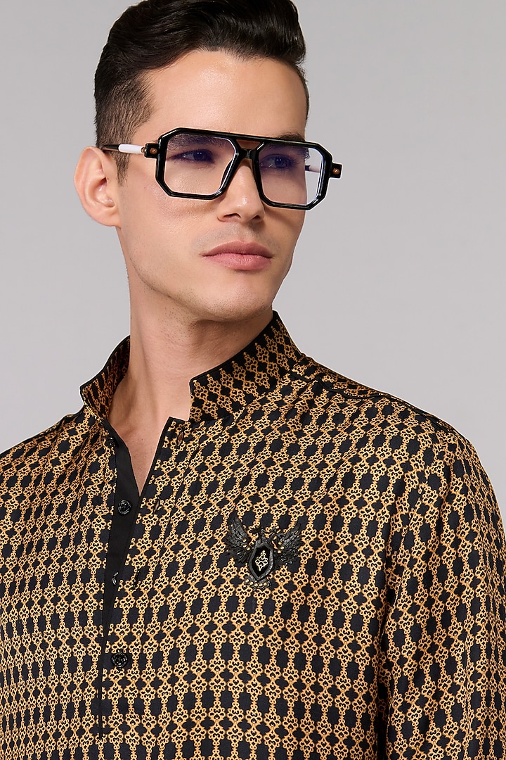 Black & Gold Silk Twill Printed Kurta by S&N by Shantnu Nikhil Men at Pernia's Pop Up Shop