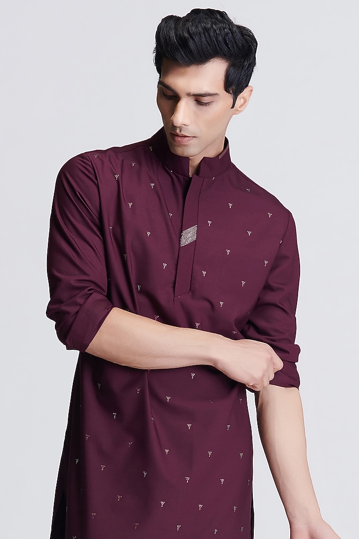 Plum Suiting Crystal Embellished Kurta by S&N by Shantnu Nikhil Men at Pernia's Pop Up Shop