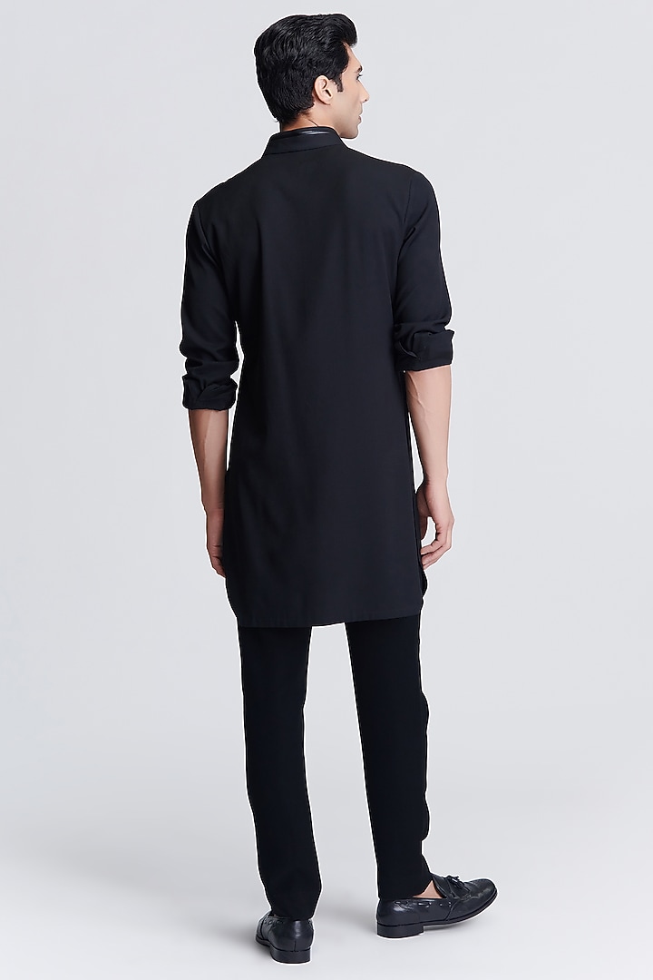 Black Suiting Kurta by S&N by Shantnu Nikhil Men at Pernia's Pop Up Shop