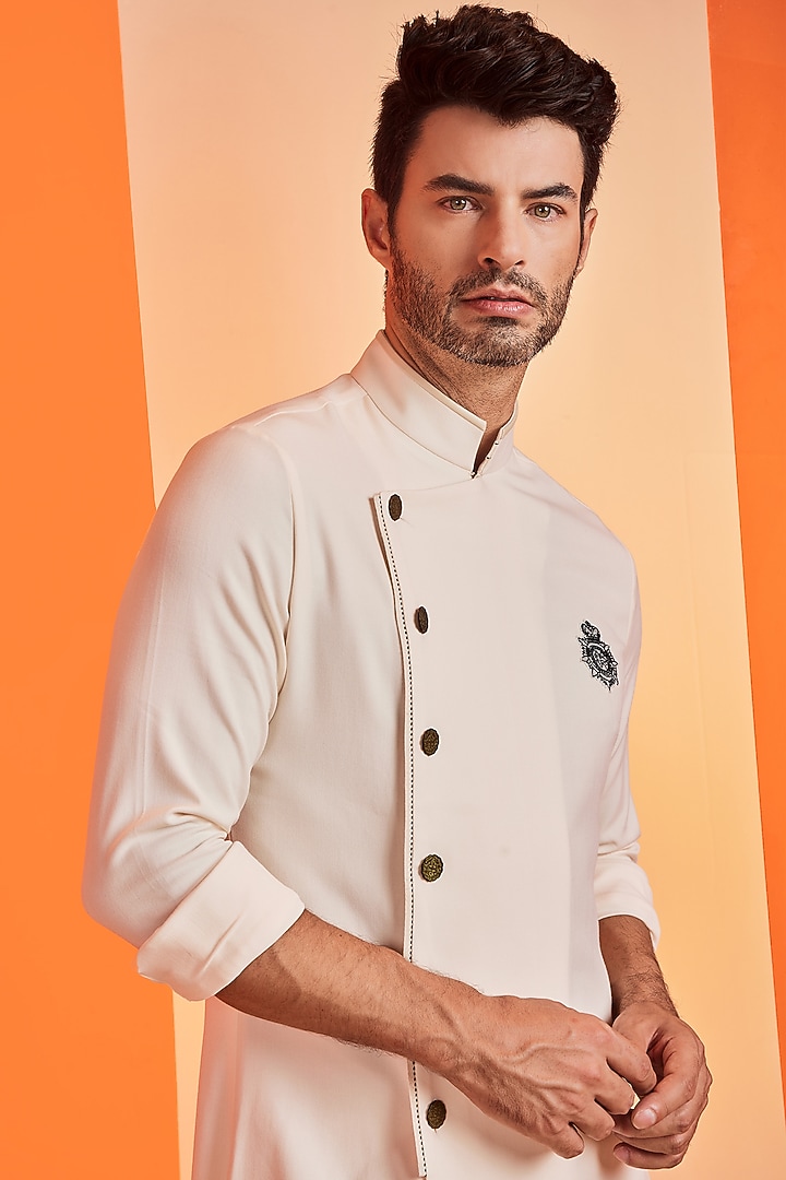 Off-White Terylene & Viscose Embroidered Kurta by S&N by Shantnu Nikhil Men at Pernia's Pop Up Shop