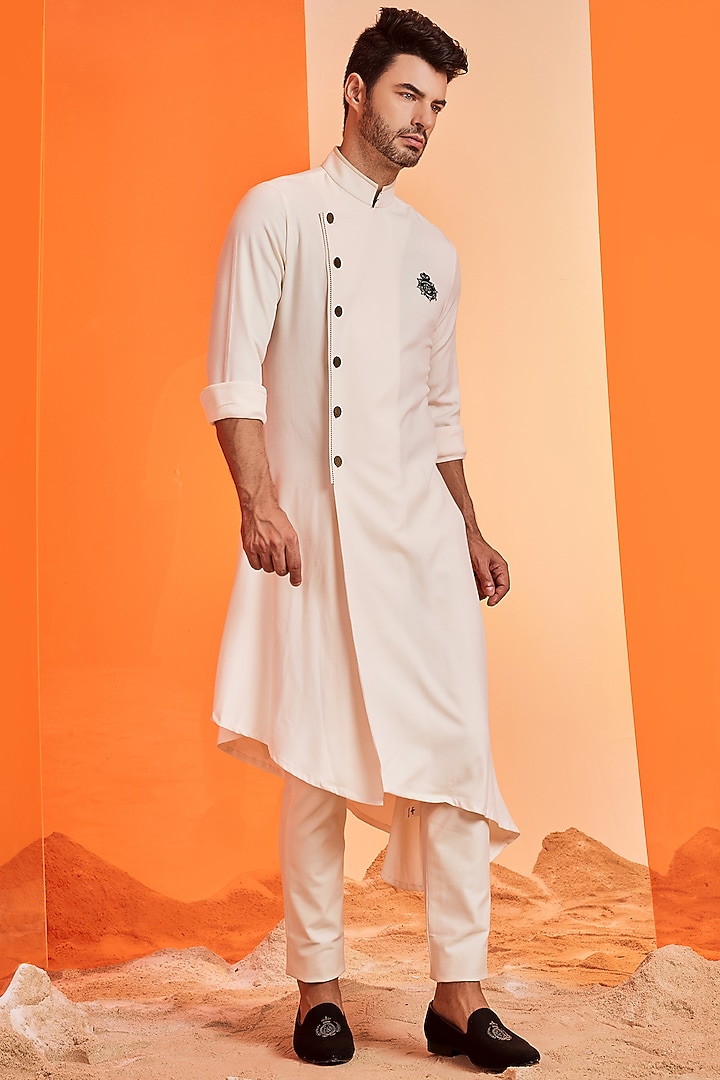 Off-White Terylene & Viscose Embroidered Kurta by S&N by Shantnu Nikhil Men at Pernia's Pop Up Shop