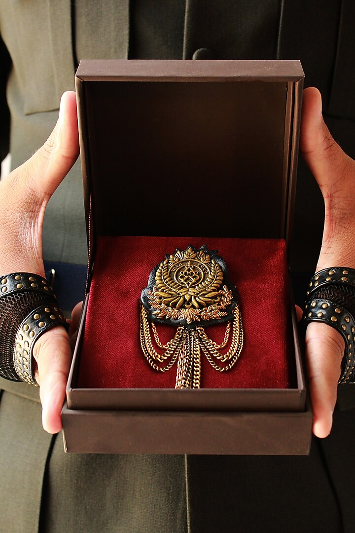 Black Metallic Chain Brooch by S&N by Shantnu Nikhil Men at Pernia's Pop Up Shop