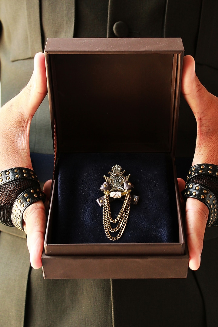 Choco Metallic Chain Brooch by S&N by Shantnu Nikhil Men at Pernia's Pop Up Shop