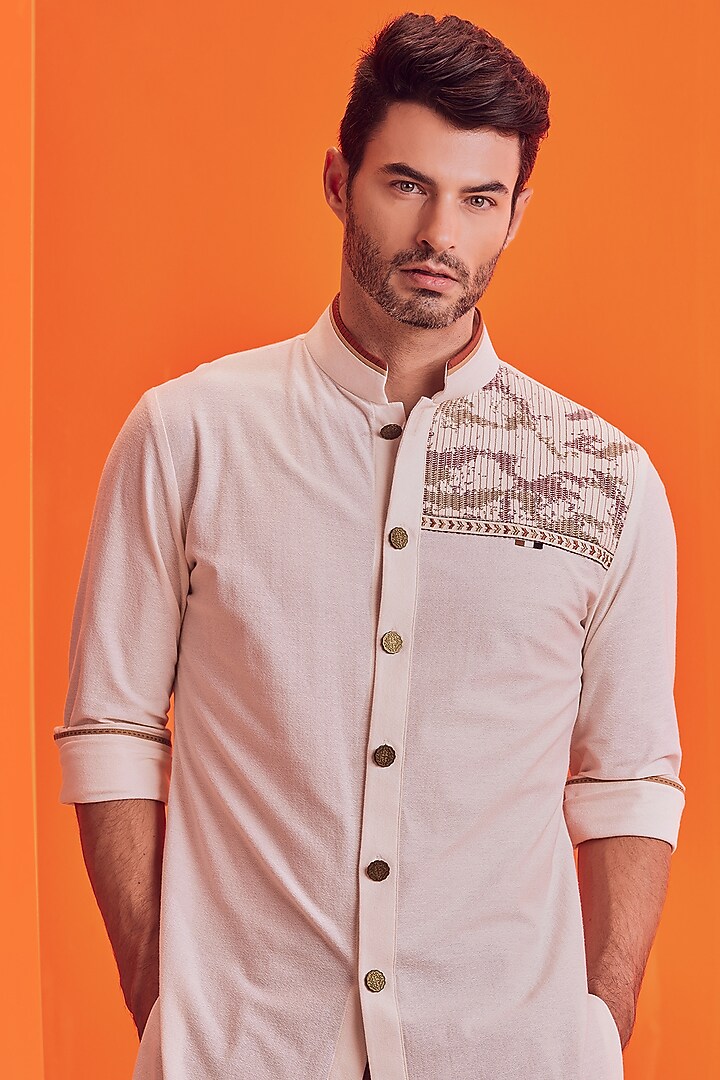 Off-White Cotton & Poly Blend Embroidered Kurta by S&N by Shantnu Nikhil Men at Pernia's Pop Up Shop
