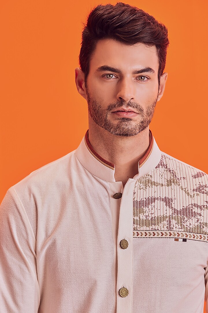 Off-White Cotton & Poly Blend Embroidered Kurta by S&N by Shantnu Nikhil Men at Pernia's Pop Up Shop
