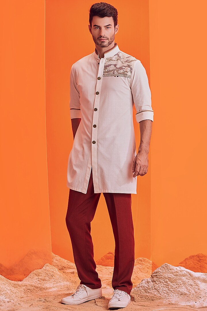 Off-White Cotton & Poly Blend Embroidered Kurta by S&N by Shantnu Nikhil Men at Pernia's Pop Up Shop