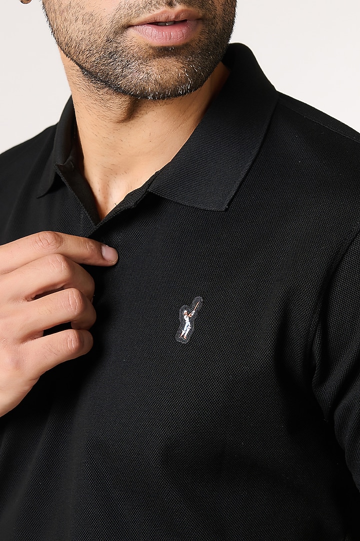 Black Giza Cotton T-Shirt by S&N by Shantnu Nikhil Men at Pernia's Pop Up Shop