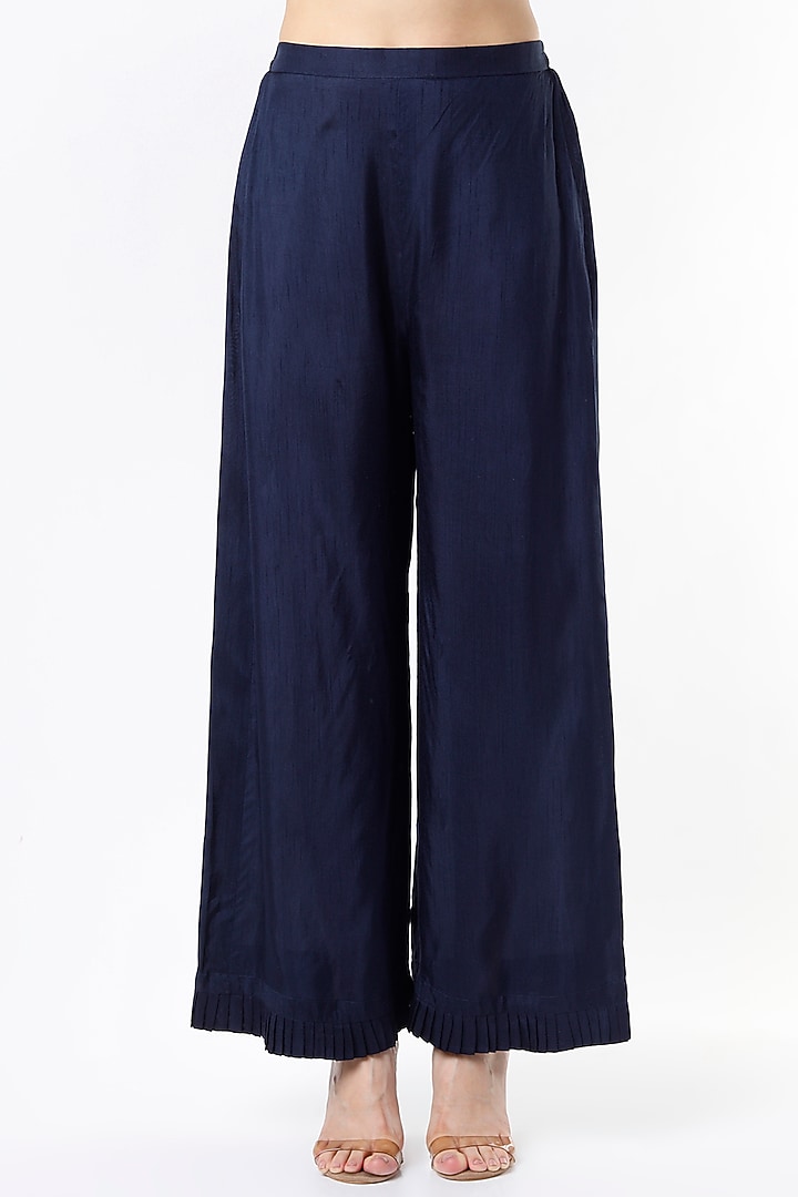 Dark Blue Embroidered Kurta Set by Shilpa Poddar at Pernia's Pop Up Shop