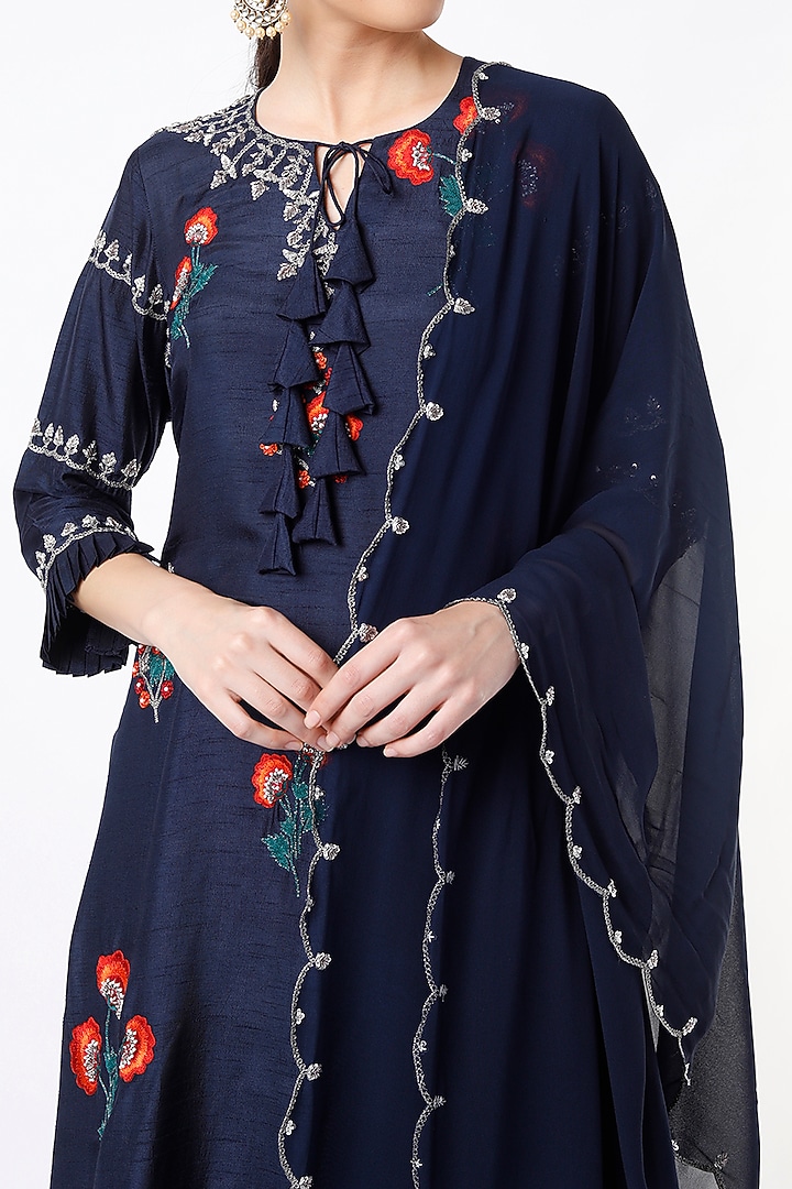 Dark Blue Embroidered Kurta Set by Shilpa Poddar at Pernia's Pop Up Shop