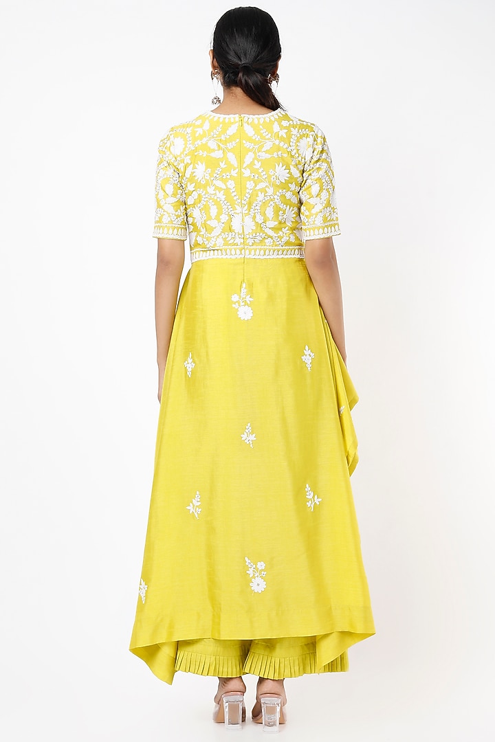 Yellow & White Embroidered Tunic Set by Shilpa Poddar at Pernia's Pop Up Shop