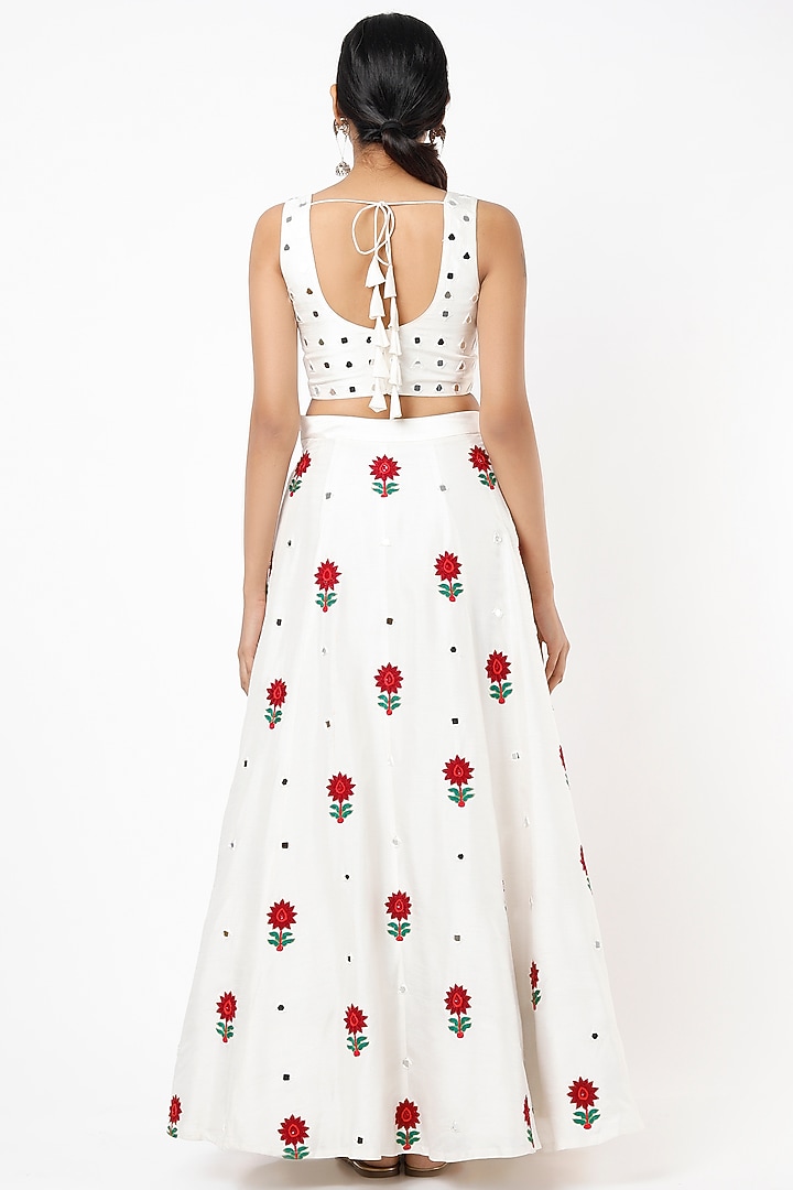 White Embroidered Wedding Lehenga Set by Shilpa Poddar at Pernia's Pop Up Shop
