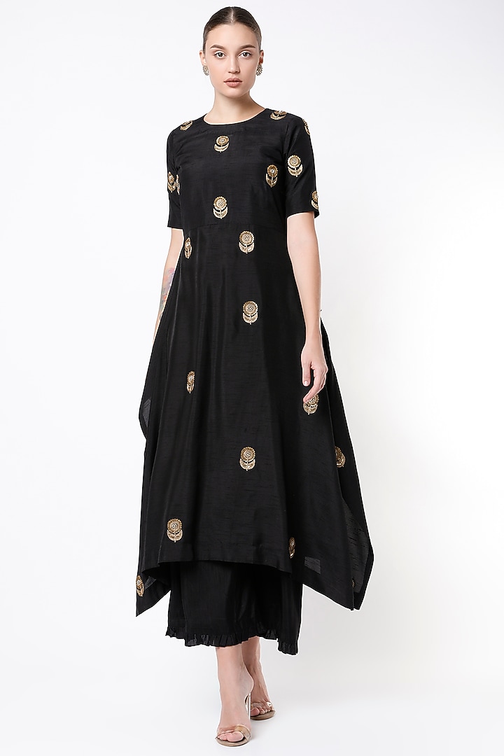 Black Embroidered Asymmetrical Tunic Set by Shilpa Poddar at Pernia's Pop Up Shop