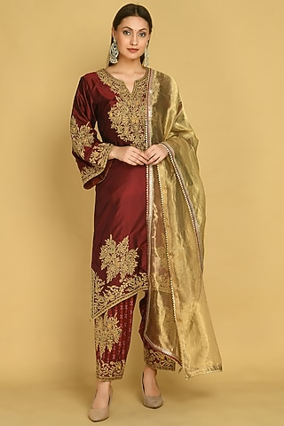 Maroon Velvet Kurta Set by Shobha Rani